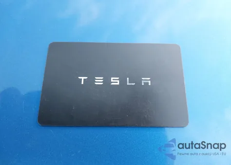 2026 Tesla Model Y Long Range Dual Motor All-Wheel Drive z USA, uszkodzony, nr VIN 7SAYGDED2TF389590